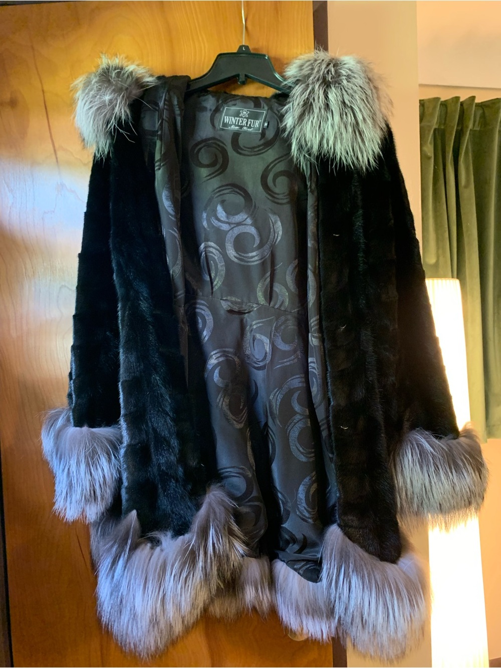 VINTAGE  Winter Fur NY REAL MINK Etched Fur Coat with silver REAL FOX trim